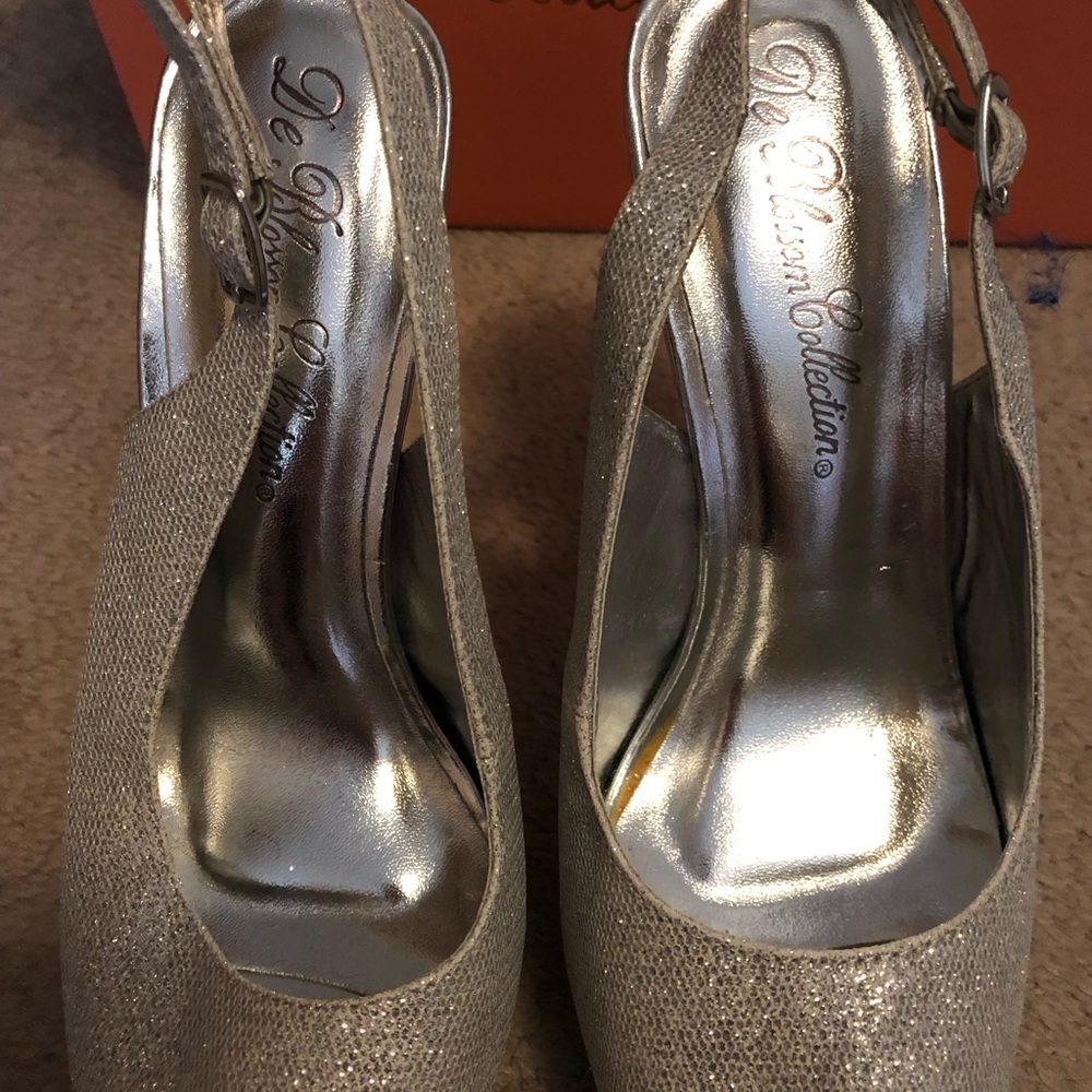 Silver Heels. - Picture 3 of 4